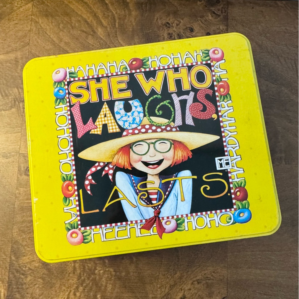 NIB Vintage MARY ENGELBREIT 'She Who Laughs' Stationery set in Tin Box
